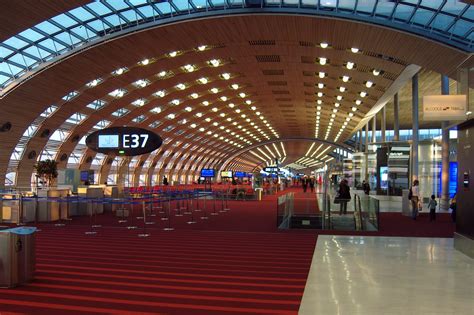 charles de gaulle terminal 3 stores.